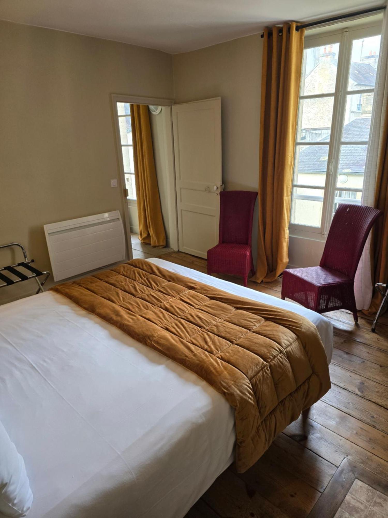 Au Loup Historic Apartments Bayeux Eksteriør billede